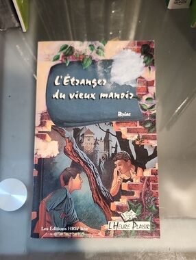 📚 4/$20 📚 L'Étranger du vieux manoir - French Paperback Novel